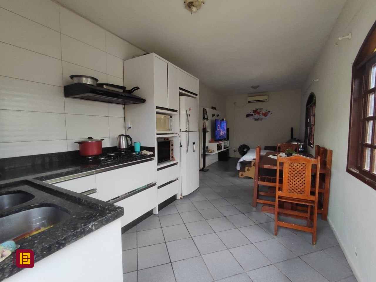 Casa com 100m², 3 quartos, 2 garagens, no bairro Areias em São José