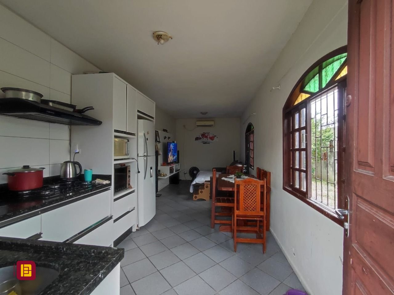 Casa com 100m², 3 quartos, 2 garagens, no bairro Areias em São José