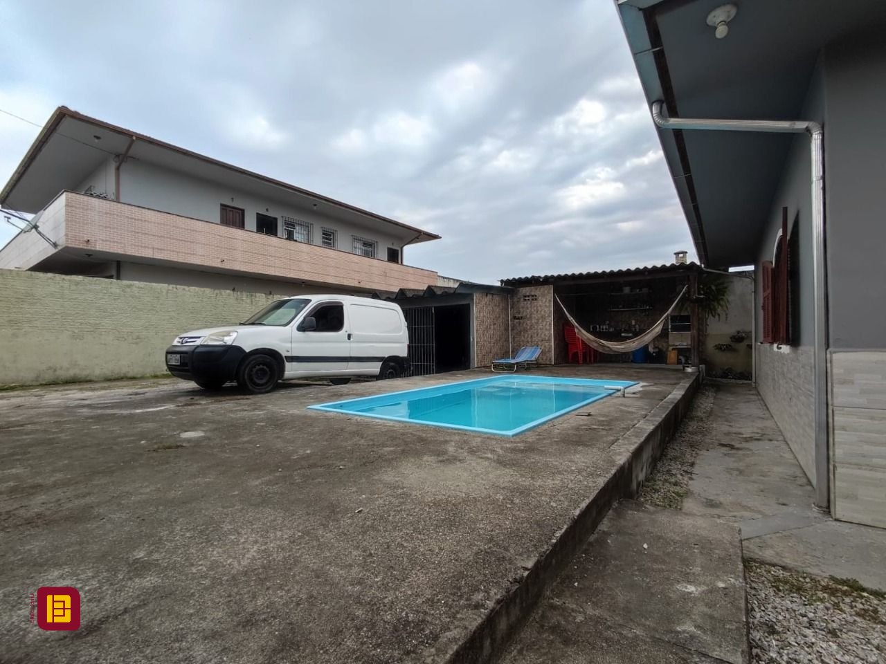 Casa com 100m², 3 quartos, 2 garagens, no bairro Areias em São José