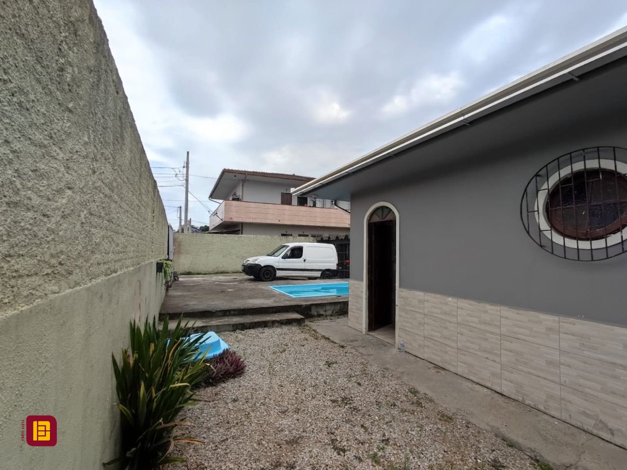 Casa com 100m², 3 quartos, 2 garagens, no bairro Areias em São José