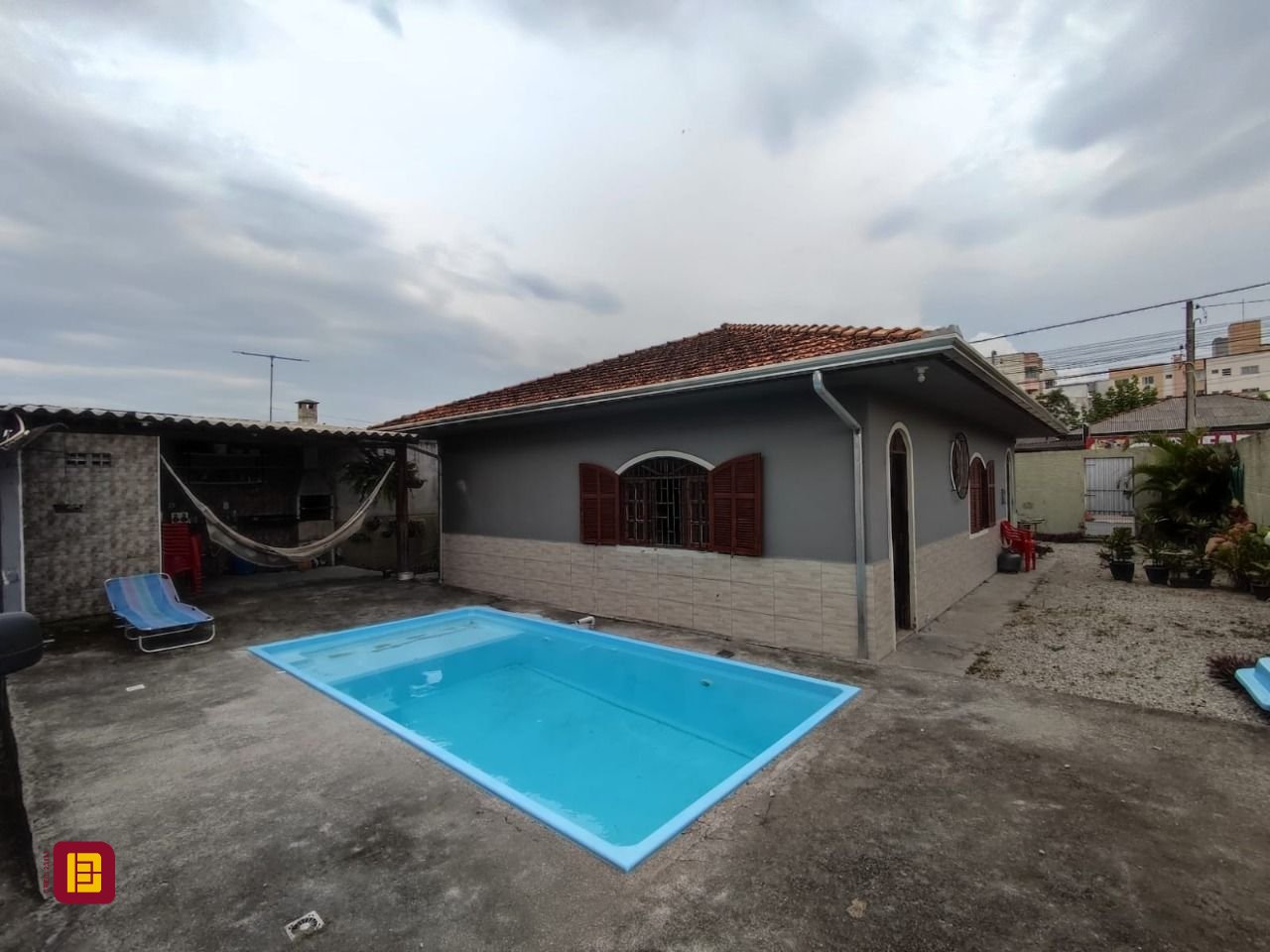Casa com 100m², 3 quartos, 2 garagens, no bairro Areias em São José