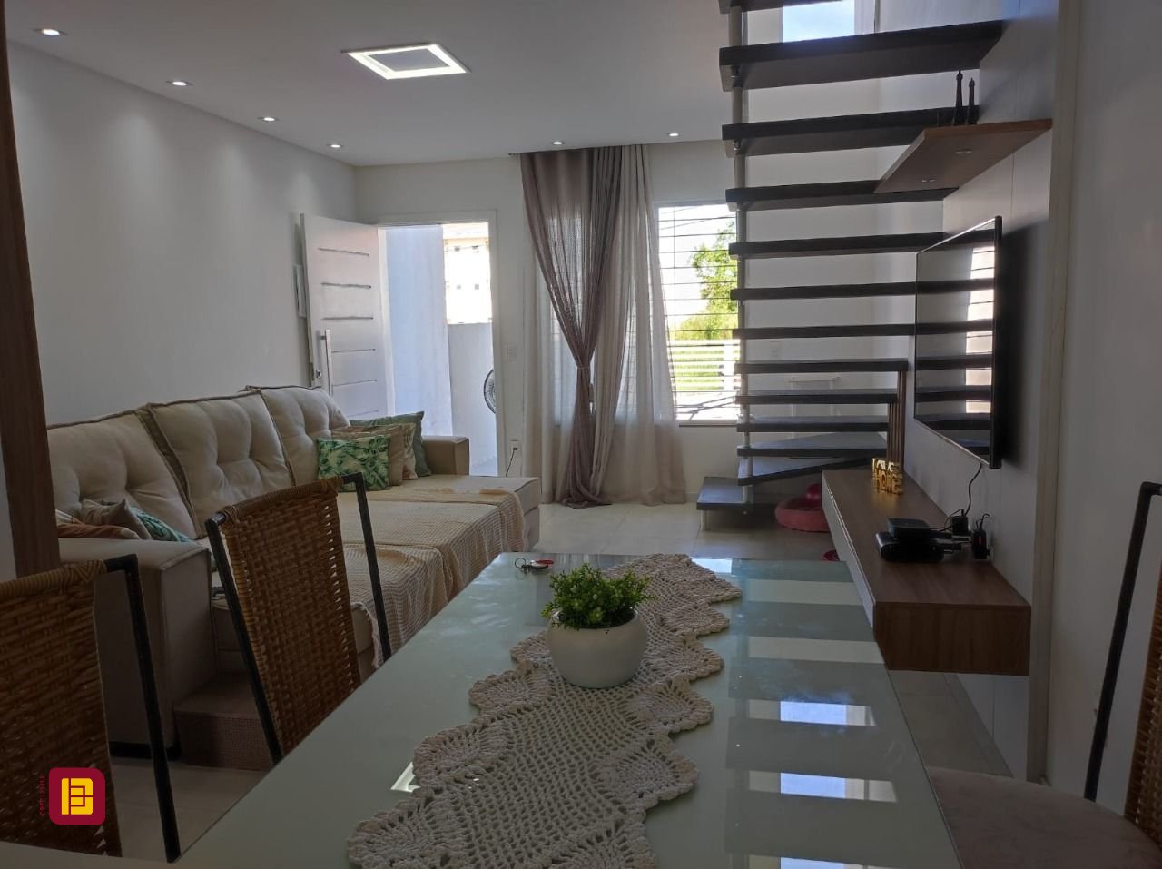 Casa com 120m², 3 quartos (sendo 2 suítes), 2 garagens, no bairro Areias em São José