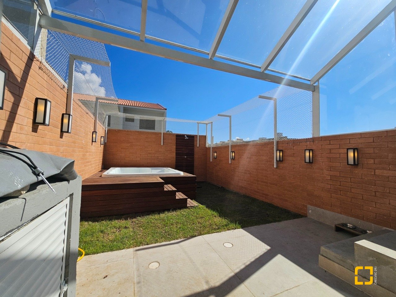 Casa com 120m², 3 quartos (sendo 2 suítes), 2 garagens, no bairro Areias em São José