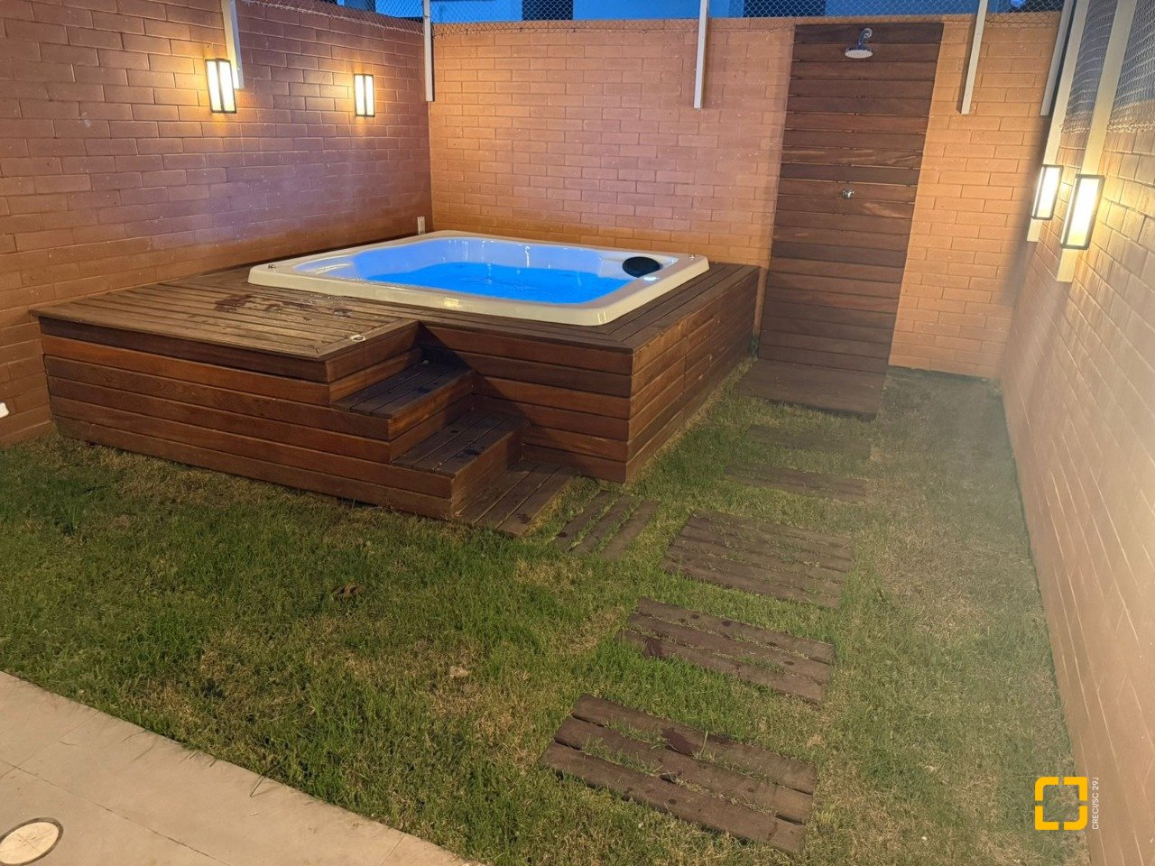 Casa com 120m², 3 quartos (sendo 2 suítes), 2 garagens, no bairro Areias em São José