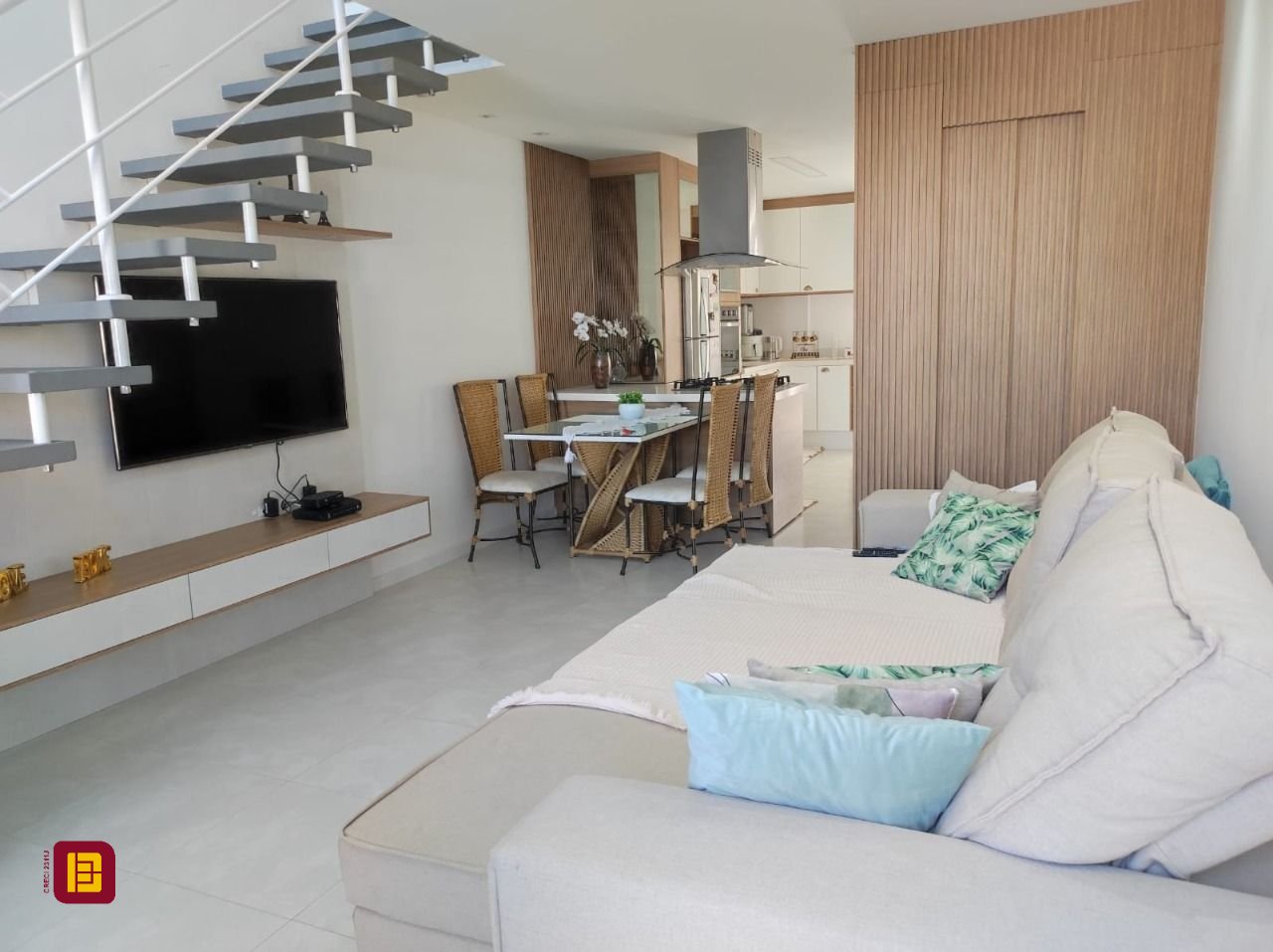Casa com 120m², 3 quartos (sendo 2 suítes), 2 garagens, no bairro Areias em São José