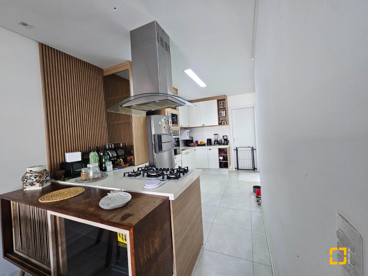 Casa com 120m², 3 quartos (sendo 2 suítes), 2 garagens, no bairro Areias em São José