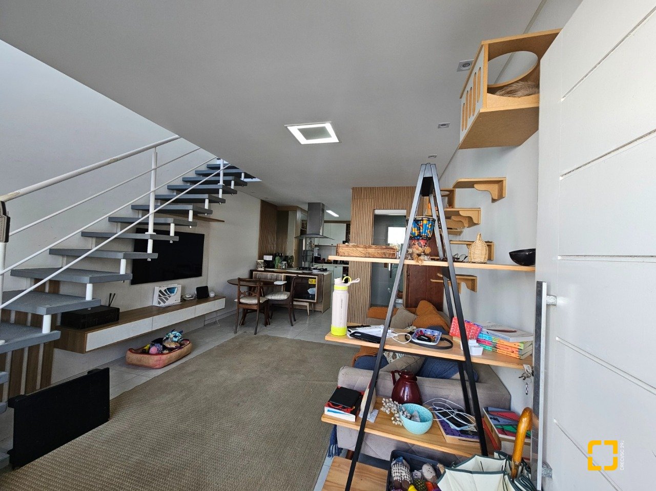 Casa com 120m², 3 quartos (sendo 2 suítes), 2 garagens, no bairro Areias em São José