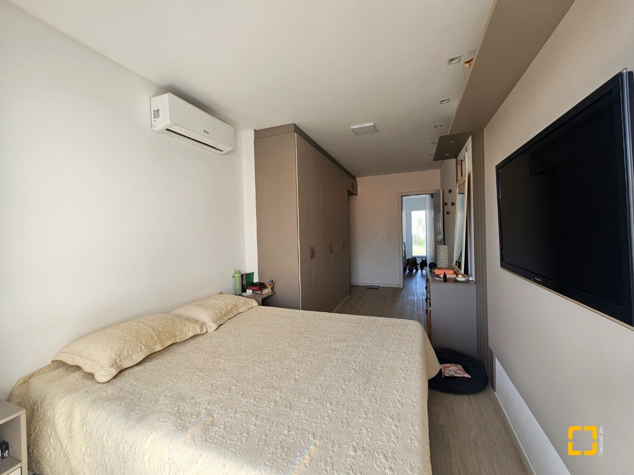 Casa com 120m², 3 quartos (sendo 2 suítes), 2 garagens, no bairro Areias em São José
