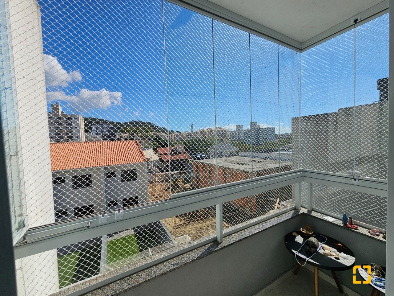 Casa com 120m², 3 quartos (sendo 2 suítes), 2 garagens, no bairro Areias em São José