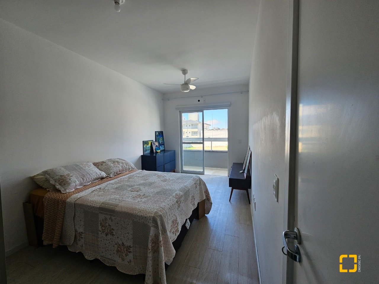 Casa com 120m², 3 quartos (sendo 2 suítes), 2 garagens, no bairro Areias em São José