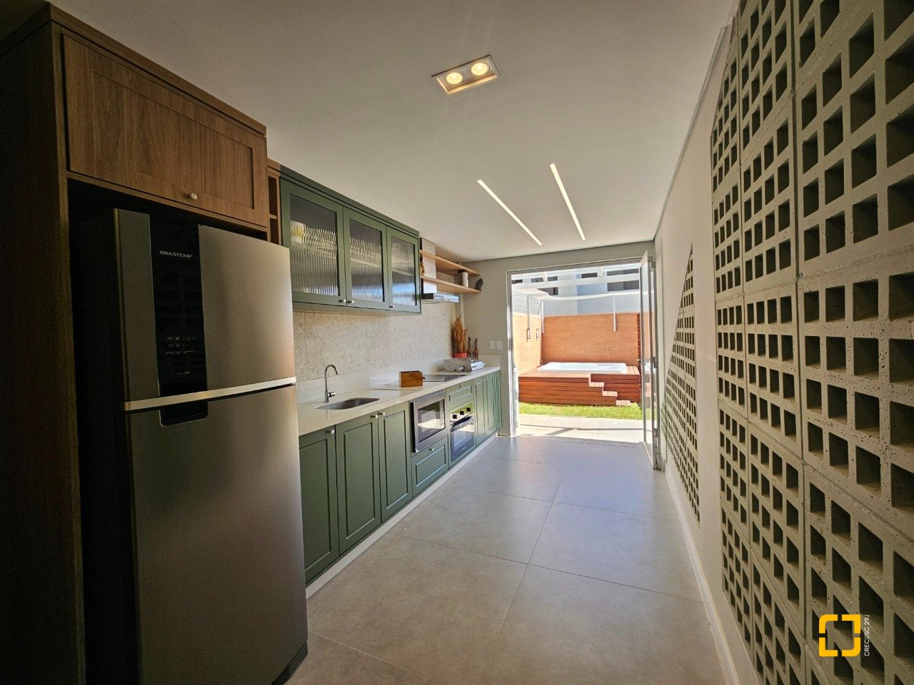 Casa com 120m², 3 quartos (sendo 2 suítes), 2 garagens, no bairro Areias em São José