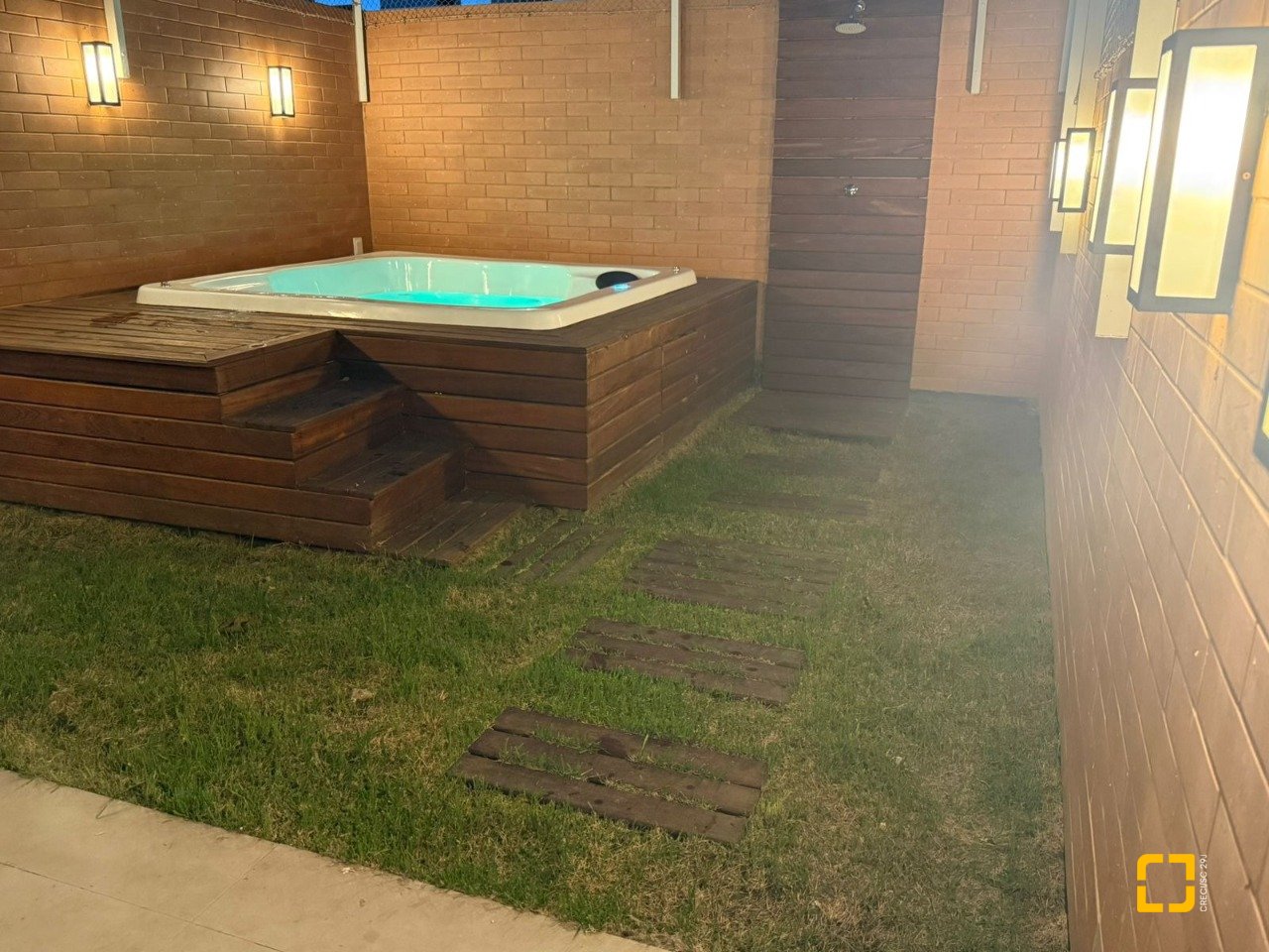 Casa com 120m², 3 quartos (sendo 2 suítes), 2 garagens, no bairro Areias em São José