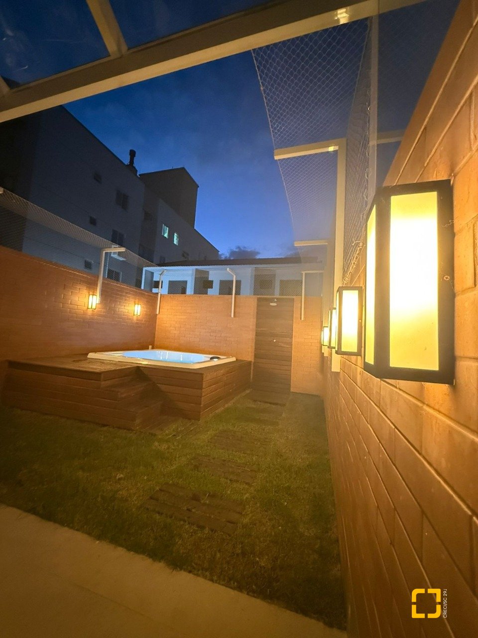Casa com 120m², 3 quartos (sendo 2 suítes), 2 garagens, no bairro Areias em São José