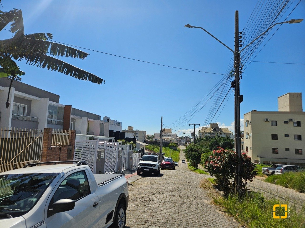Casa com 120m², 3 quartos (sendo 2 suítes), 2 garagens, no bairro Areias em São José