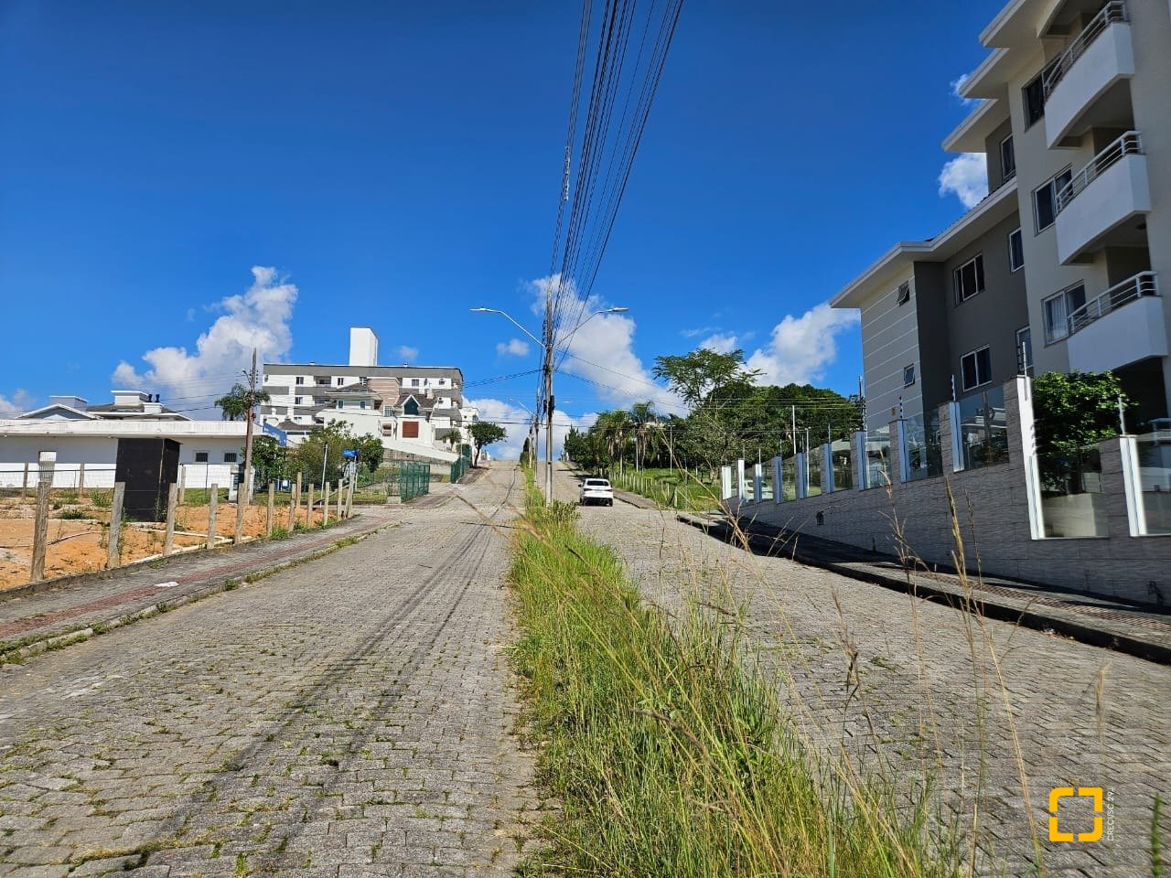 Casa com 120m², 3 quartos (sendo 2 suítes), 2 garagens, no bairro Areias em São José
