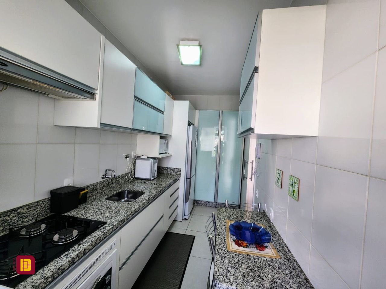 Apartamento com 66m², 3 quartos (sendo 1 suíte), 2 garagens, no bairro Centro em Florianópolis