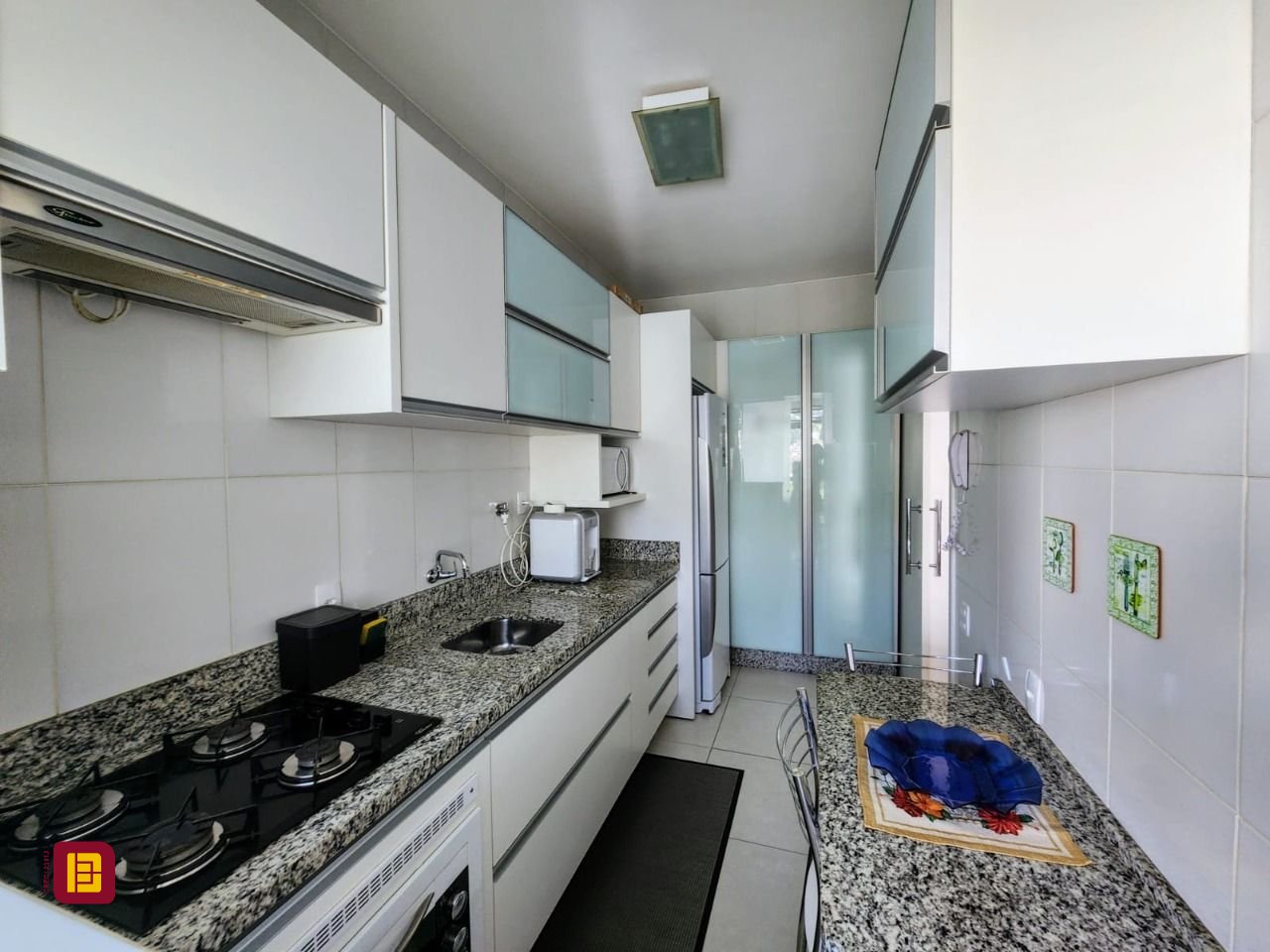 Apartamento com 66m², 3 quartos (sendo 1 suíte), 2 garagens, no bairro Centro em Florianópolis