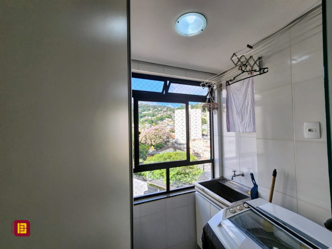 Apartamento com 66m², 3 quartos (sendo 1 suíte), 2 garagens, no bairro Centro em Florianópolis