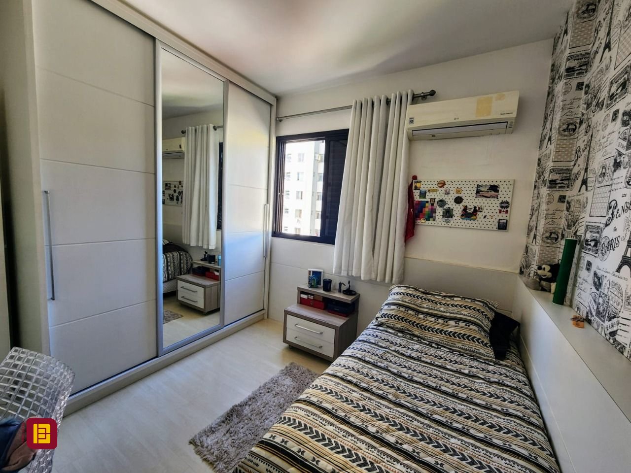 Apartamento com 66m², 3 quartos (sendo 1 suíte), 2 garagens, no bairro Centro em Florianópolis