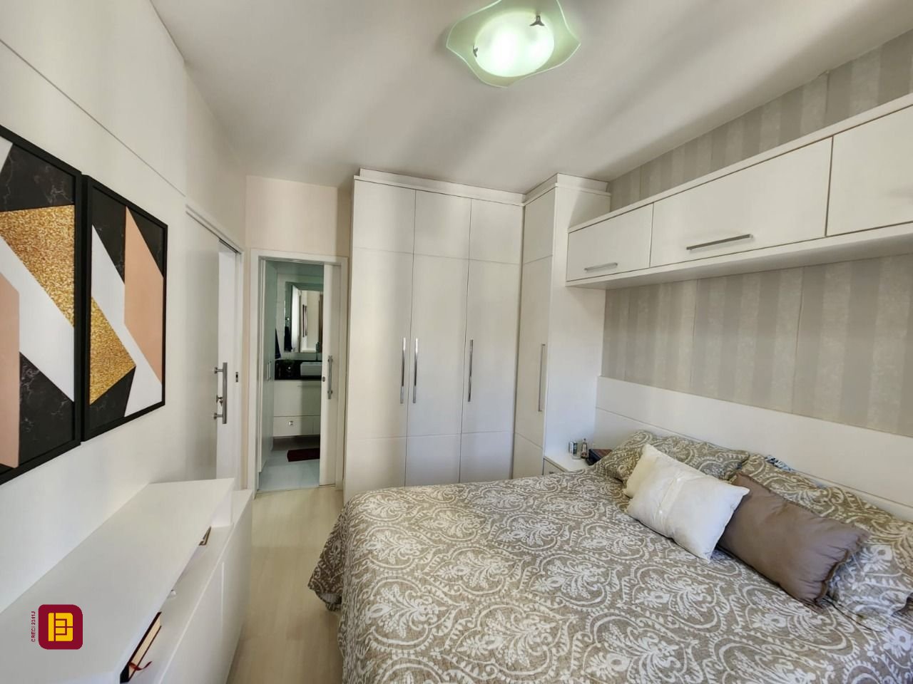 Apartamento com 66m², 3 quartos (sendo 1 suíte), 2 garagens, no bairro Centro em Florianópolis