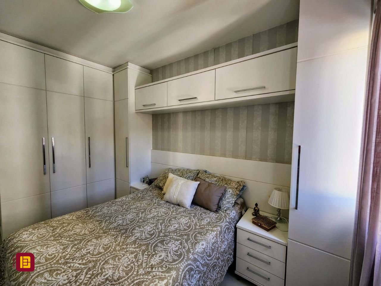 Apartamento com 66m², 3 quartos (sendo 1 suíte), 2 garagens, no bairro Centro em Florianópolis