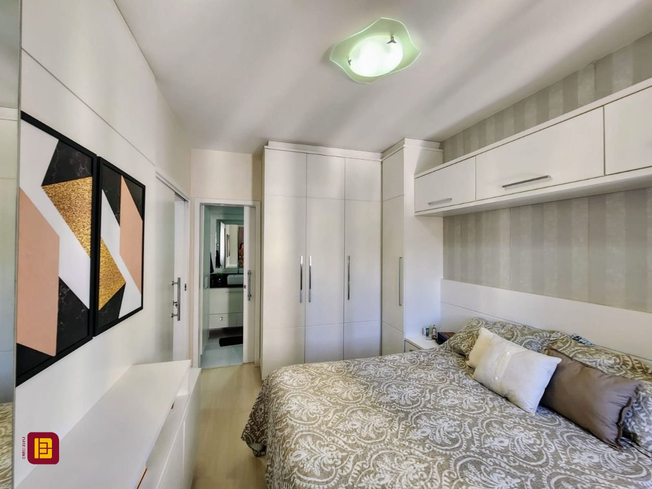 Apartamento com 66m², 3 quartos (sendo 1 suíte), 2 garagens, no bairro Centro em Florianópolis