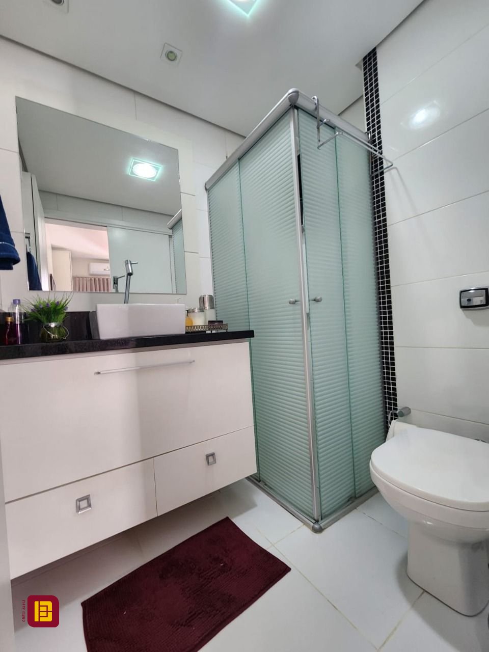 Apartamento com 66m², 3 quartos (sendo 1 suíte), 2 garagens, no bairro Centro em Florianópolis
