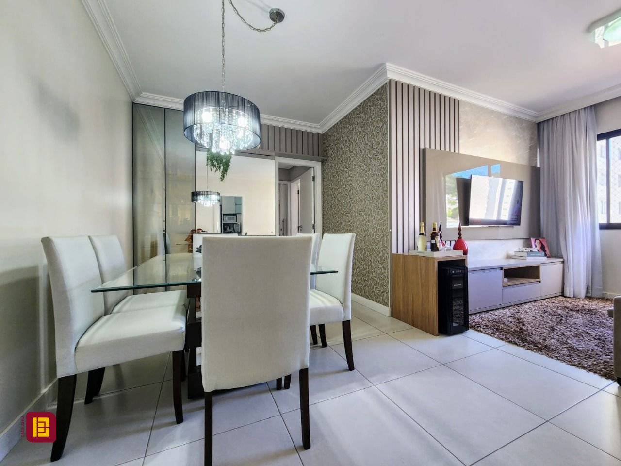 Apartamento com 66m², 3 quartos (sendo 1 suíte), 2 garagens, no bairro Centro em Florianópolis