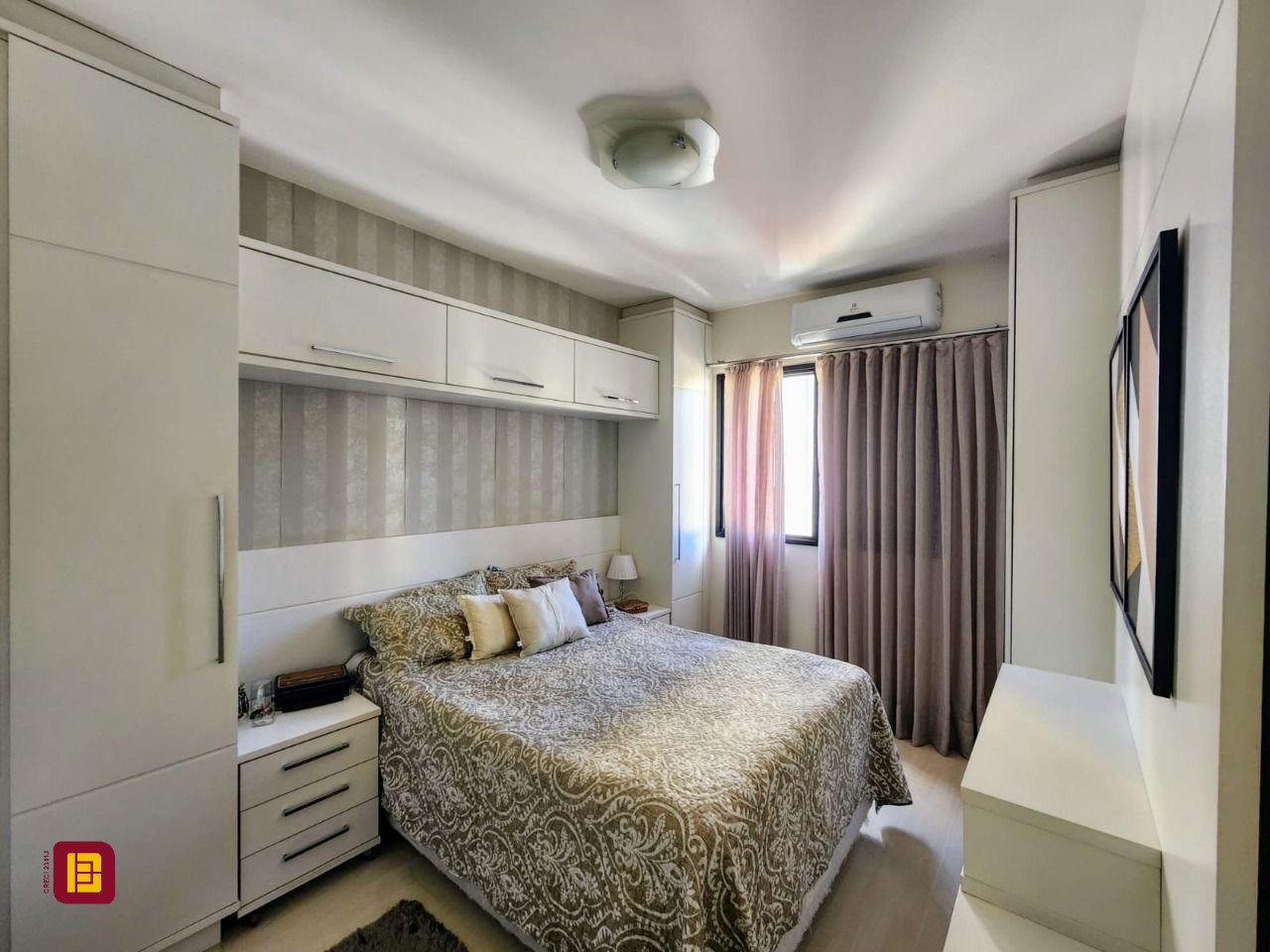 Apartamento com 66m², 3 quartos (sendo 1 suíte), 2 garagens, no bairro Centro em Florianópolis