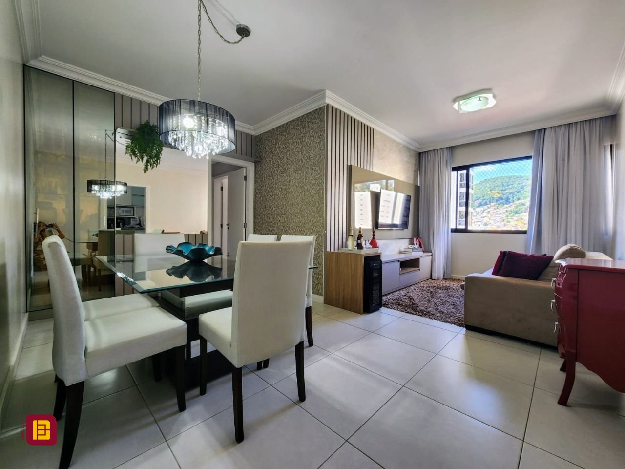 Apartamento com 66m², 3 quartos (sendo 1 suíte), 2 garagens, no bairro Centro em Florianópolis