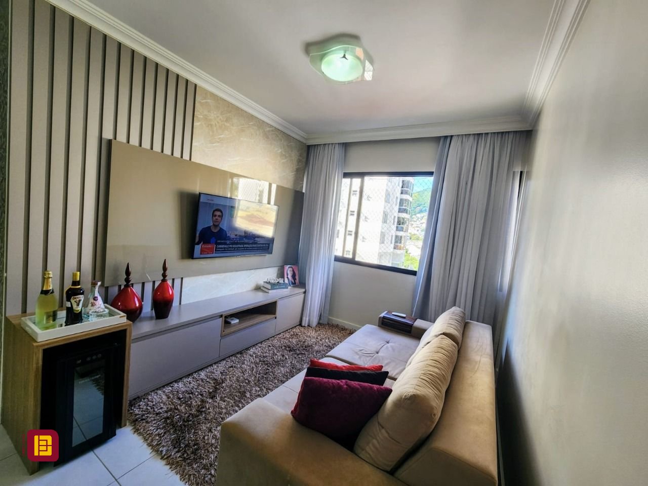 Apartamento com 66m², 3 quartos (sendo 1 suíte), 2 garagens, no bairro Centro em Florianópolis