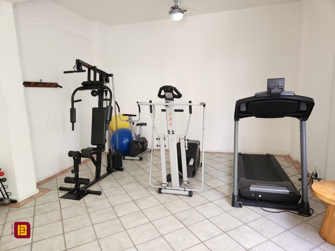 Apartamento com 66m², 3 quartos (sendo 1 suíte), 2 garagens, no bairro Centro em Florianópolis