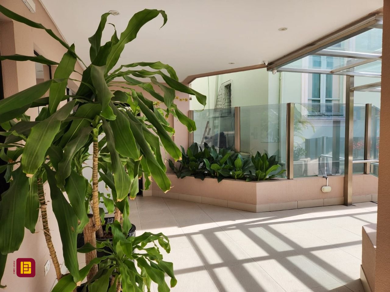 Apartamento com 66m², 3 quartos (sendo 1 suíte), 2 garagens, no bairro Centro em Florianópolis