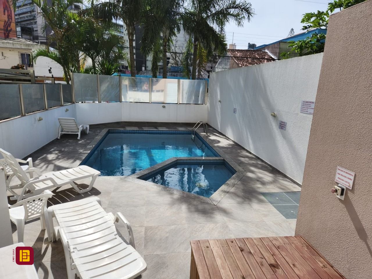 Apartamento com 66m², 3 quartos (sendo 1 suíte), 2 garagens, no bairro Centro em Florianópolis