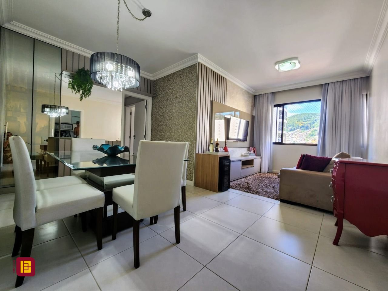 Apartamento com 66m², 3 quartos (sendo 1 suíte), 2 garagens, no bairro Centro em Florianópolis