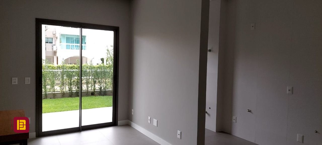 Apartamento com 91m², 4 quartos (sendo 1 suíte), 2 garagens, no bairro Ingleses em Florianópolis