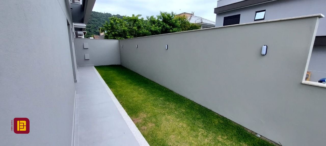 Apartamento com 91m², 4 quartos (sendo 1 suíte), 2 garagens, no bairro Ingleses em Florianópolis