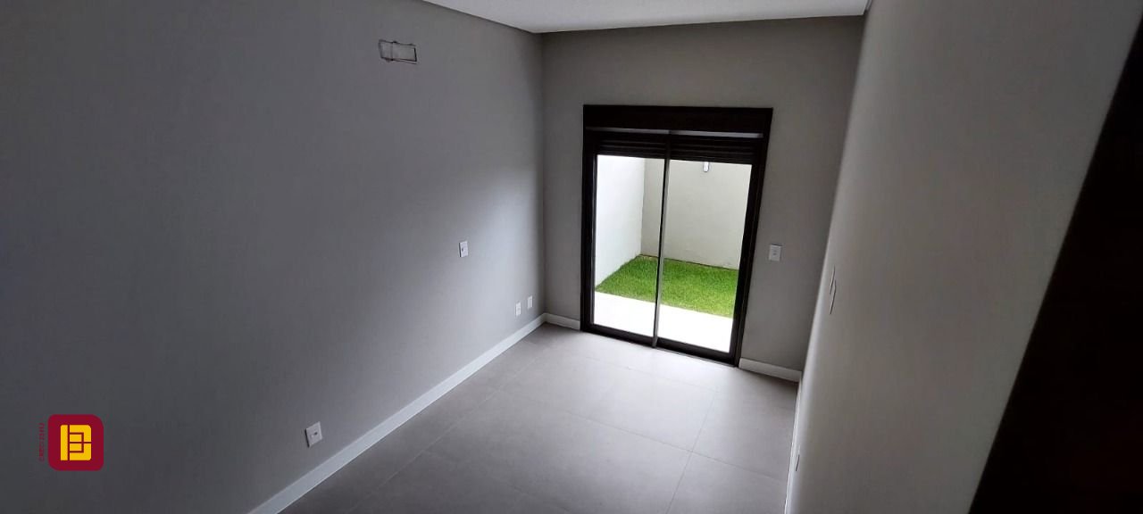 Apartamento com 91m², 4 quartos (sendo 1 suíte), 2 garagens, no bairro Ingleses em Florianópolis