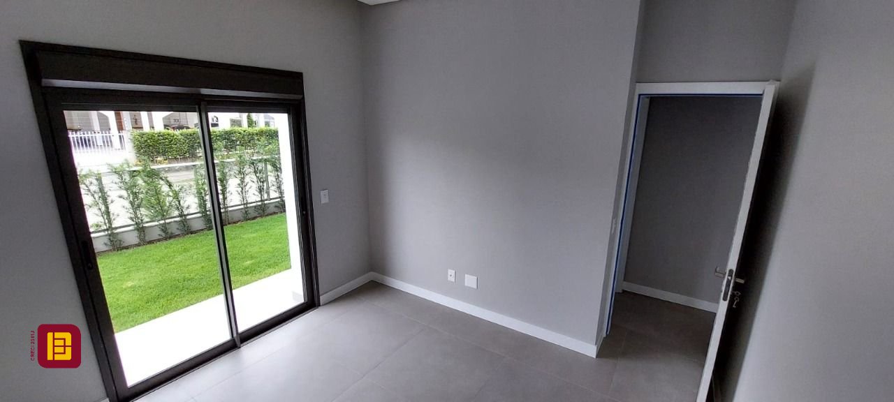 Apartamento com 91m², 4 quartos (sendo 1 suíte), 2 garagens, no bairro Ingleses em Florianópolis