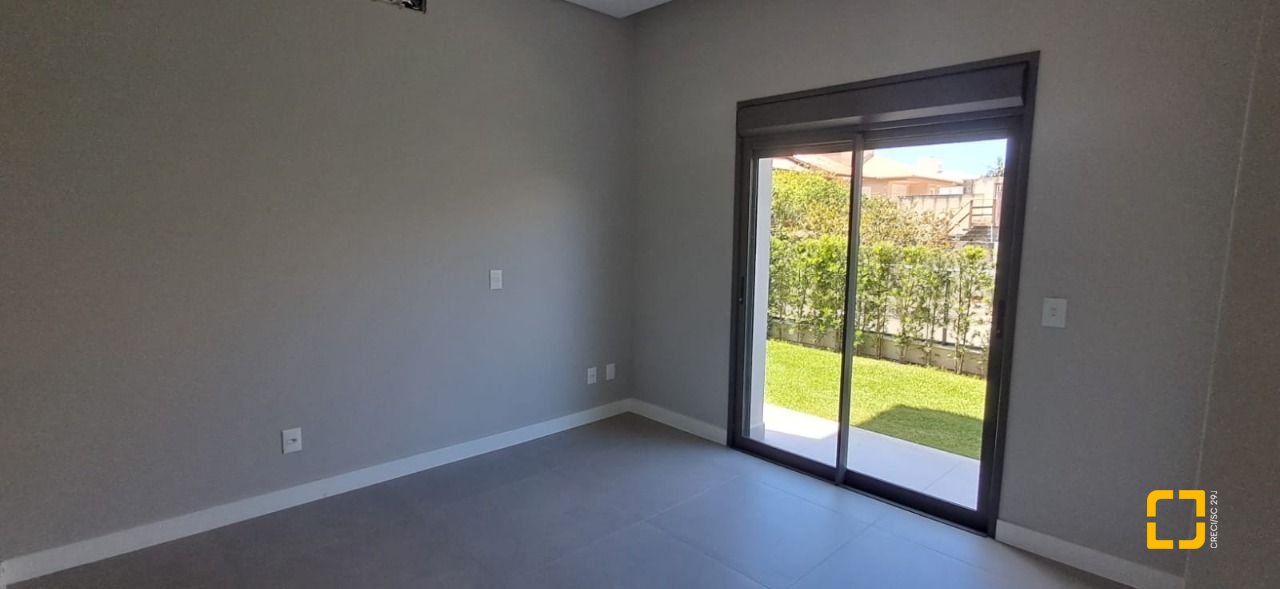 Apartamento com 91m², 4 quartos (sendo 1 suíte), 2 garagens, no bairro Ingleses em Florianópolis