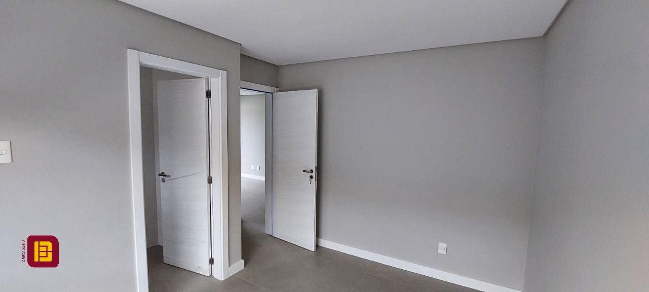 Apartamento com 76m², 4 quartos (sendo 2 suítes), 2 garagens, no bairro Ingleses em Florianópolis