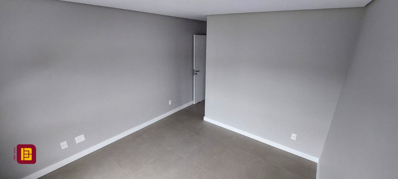 Apartamento com 76m², 4 quartos (sendo 2 suítes), 2 garagens, no bairro Ingleses em Florianópolis
