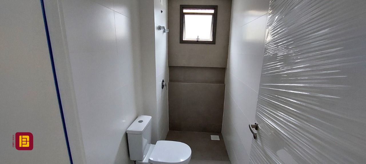 Apartamento com 76m², 4 quartos (sendo 2 suítes), 2 garagens, no bairro Ingleses em Florianópolis