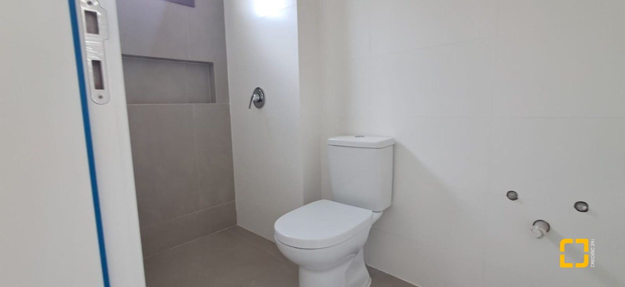 Apartamento com 76m², 4 quartos (sendo 2 suítes), 2 garagens, no bairro Ingleses em Florianópolis