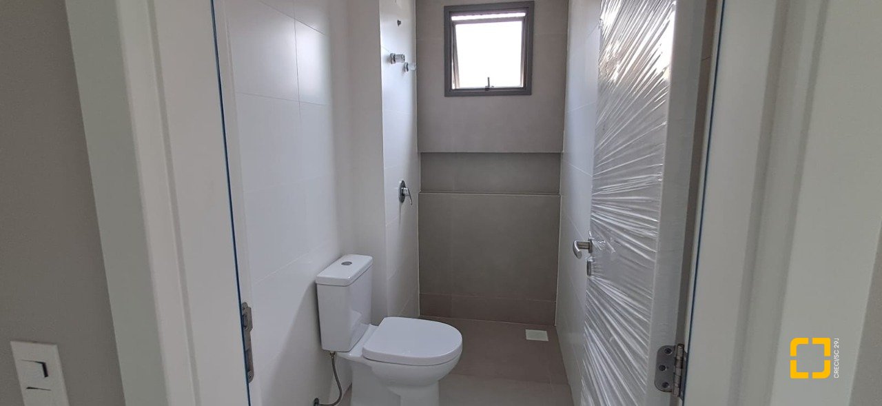 Apartamento com 76m², 4 quartos (sendo 2 suítes), 2 garagens, no bairro Ingleses em Florianópolis