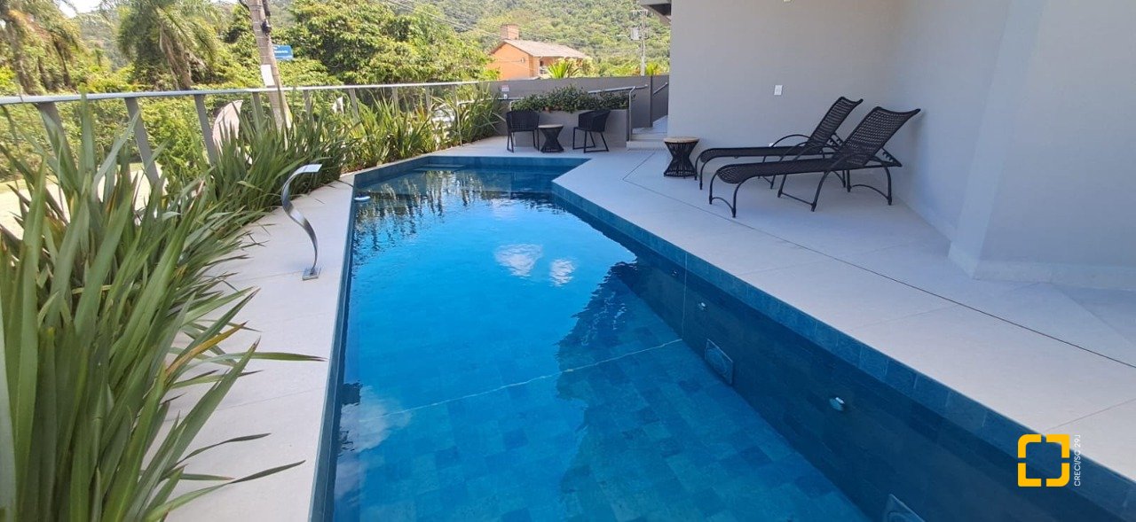 Apartamento com 76m², 4 quartos (sendo 2 suítes), 2 garagens, no bairro Ingleses em Florianópolis