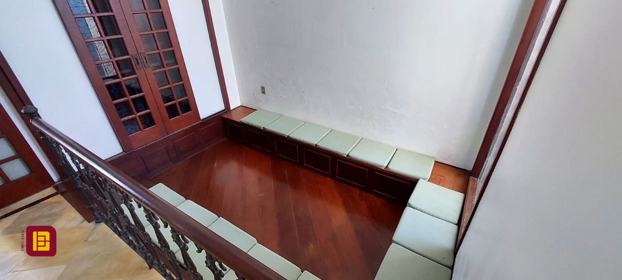 Casa com 300m², 4 garagens, no bairro Jardim Atlântico em Florianópolis