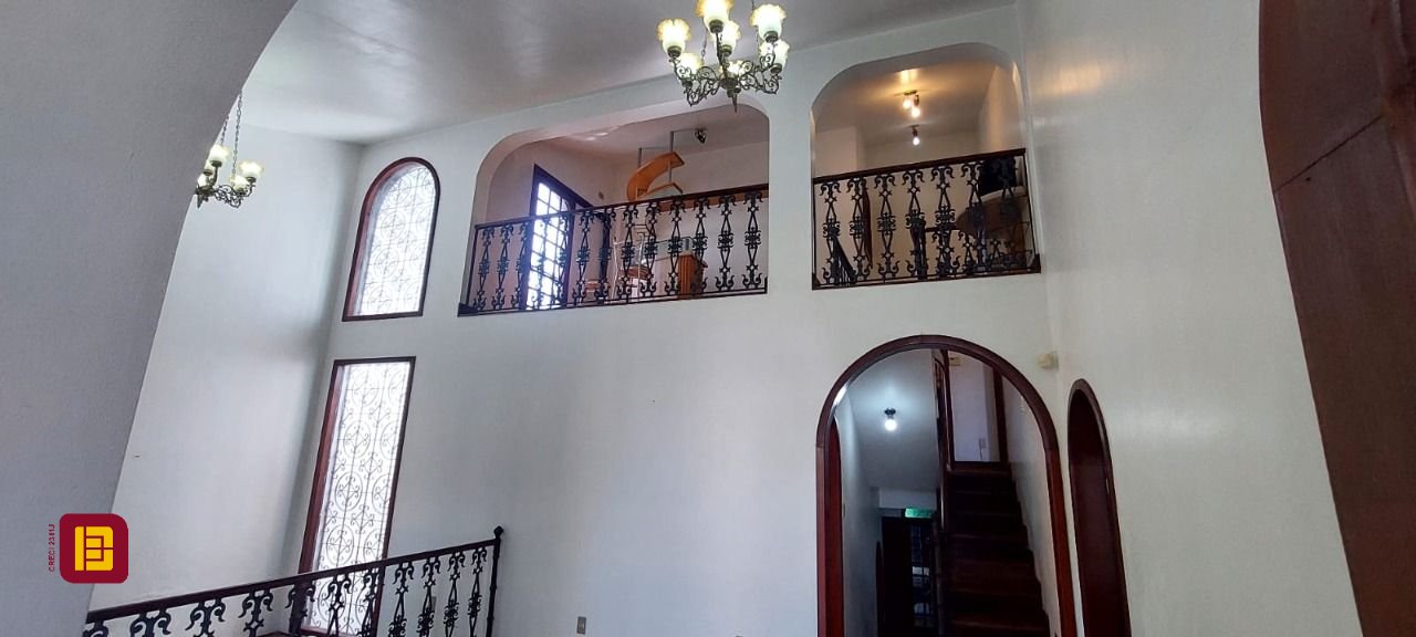 Casa com 300m², 4 garagens, no bairro Jardim Atlântico em Florianópolis