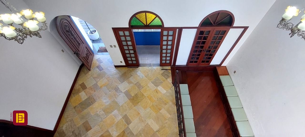 Casa com 300m², 4 garagens, no bairro Jardim Atlântico em Florianópolis