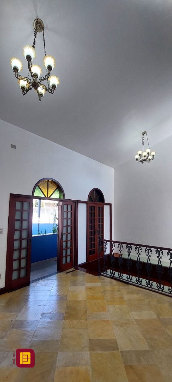 Casa com 300m², 4 garagens, no bairro Jardim Atlântico em Florianópolis